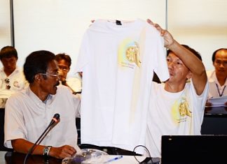 Waree Inthana (left) and Kittinan Chakart (right) display the shirts that applicants will receive on the day of the run.